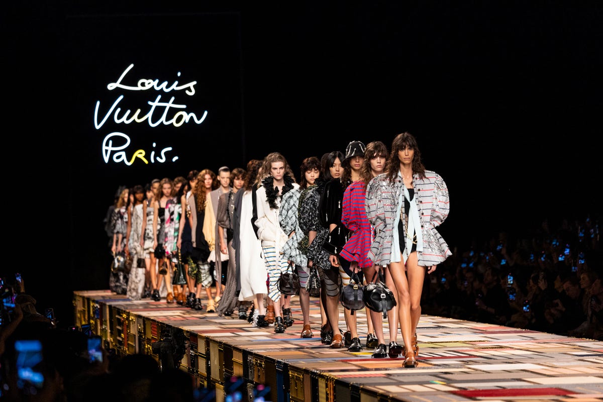 ELLE’s Editor In Chief Takes Us Behind The Scenes At The Louis Vuitton SS25 Show