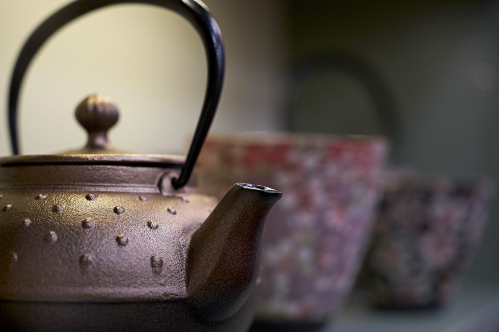 Kettle, Teapot, Small appliance, Iron, Still life photography, Metal, Stovetop kettle, Home appliance, Still life, Tableware, 