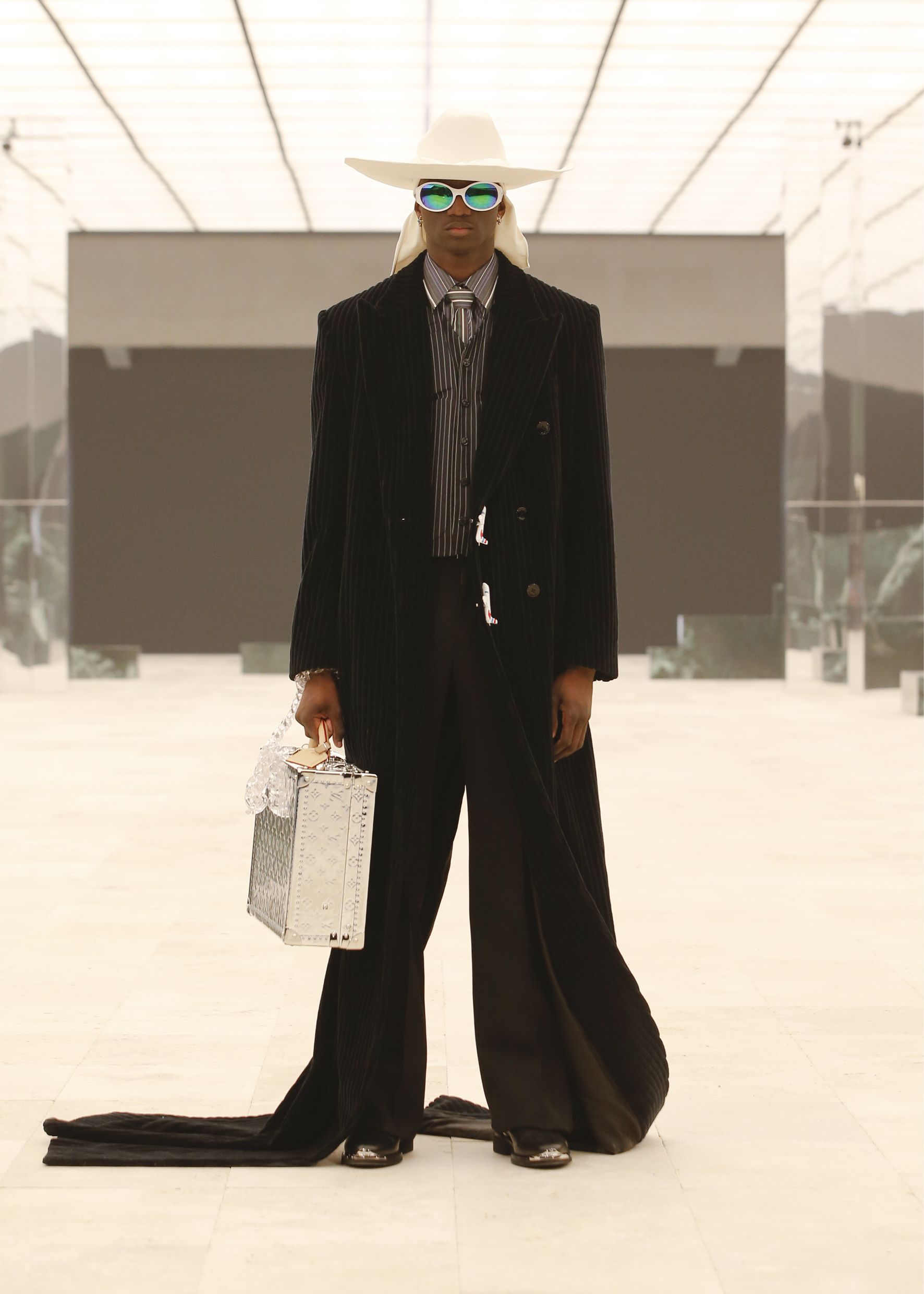 La sfilata Louis Vuitton autunno inverno 2021 2022 gioca con gli stereotipi  della moda uomo