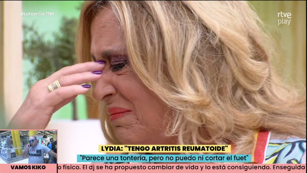 lydia lozano llora en la familia de la tele al contar que le han diagnosticado artritis reumatoide