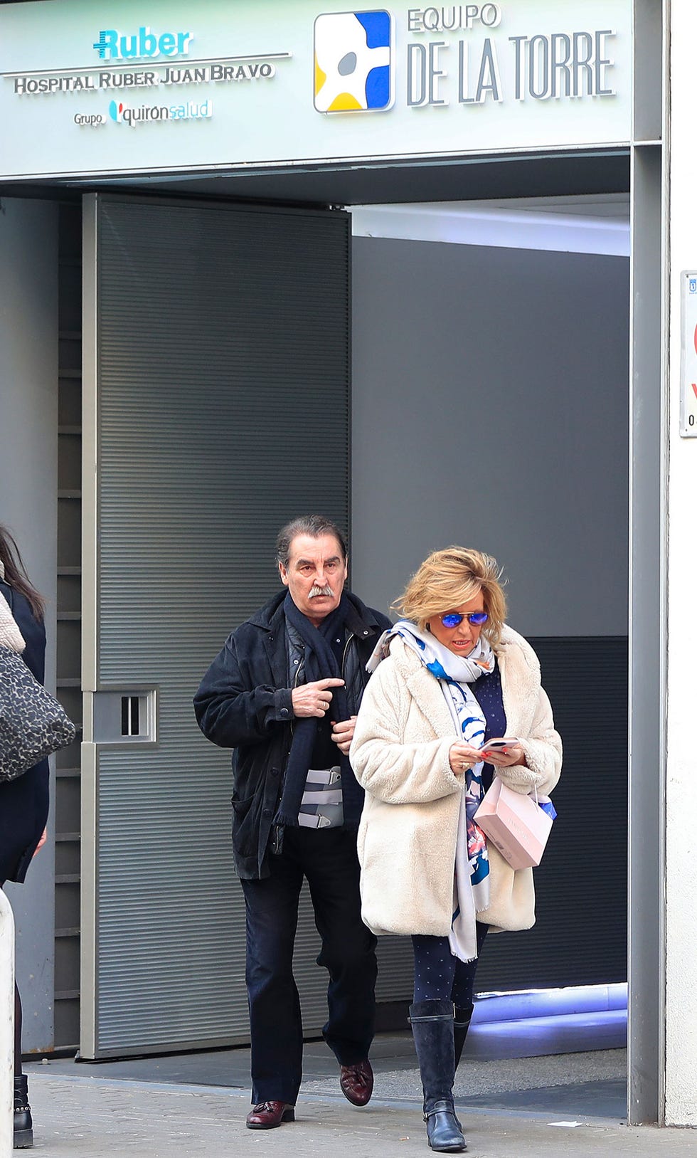 Lydia Lozano acompaña a su marido, Charly, a una revisión