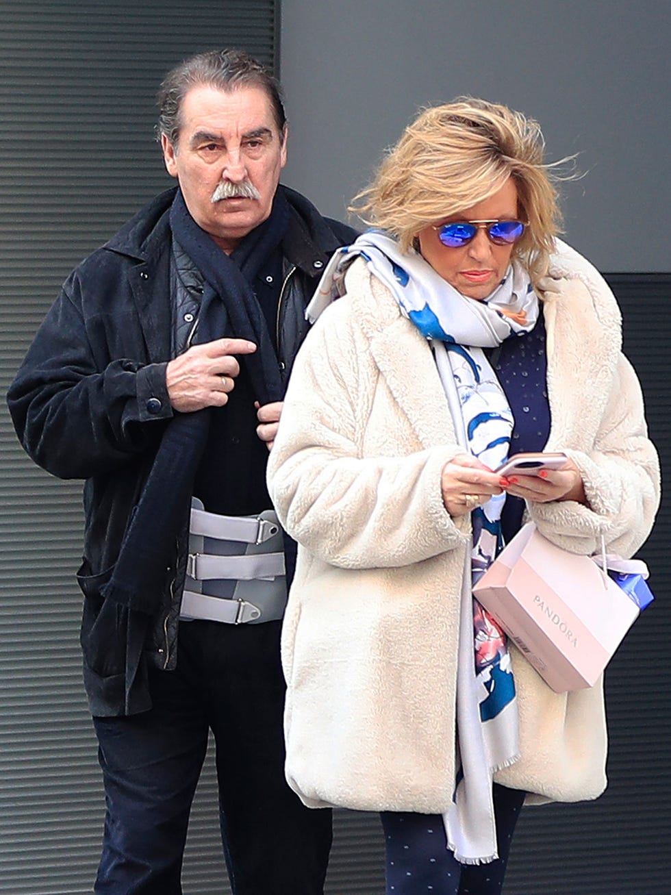 Lydia Lozano acompaña a su marido, Charly, a una revisión
