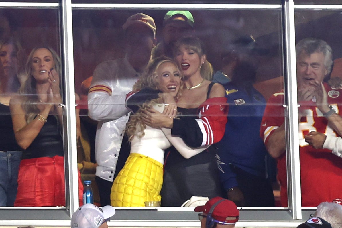 Taylor Swift: Travis Kelce's girlfriend all smiles alongside Chiefs star's  mom Donna and Brittany Mahomes on her return to Arrowhead