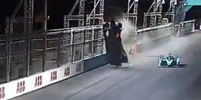Video of Alex Lynn's Scary Airborne Crash in Formula E Race at Diriyah ...