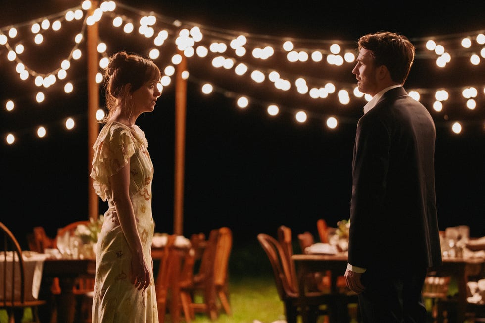 Dakota Johnson, Chris Evans in Materialisti