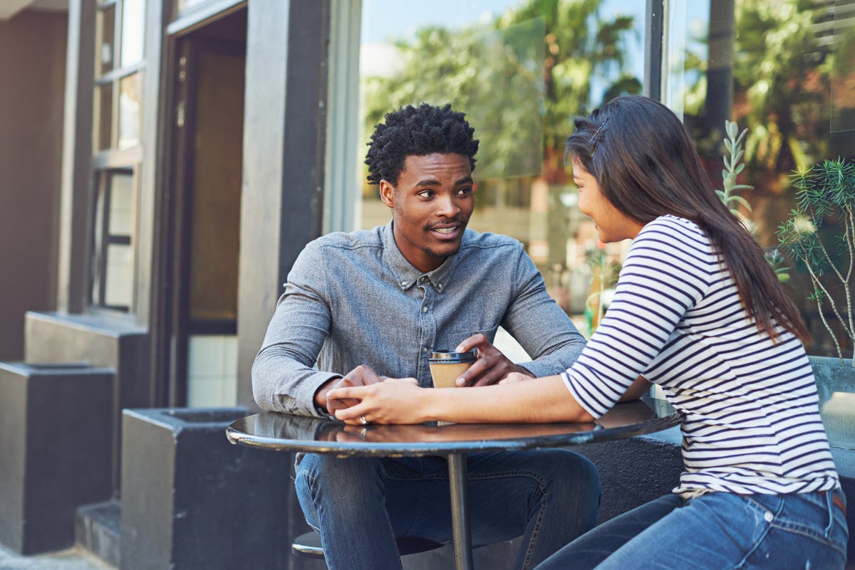 Best & Worst First Date Questions for Making Good Conversation