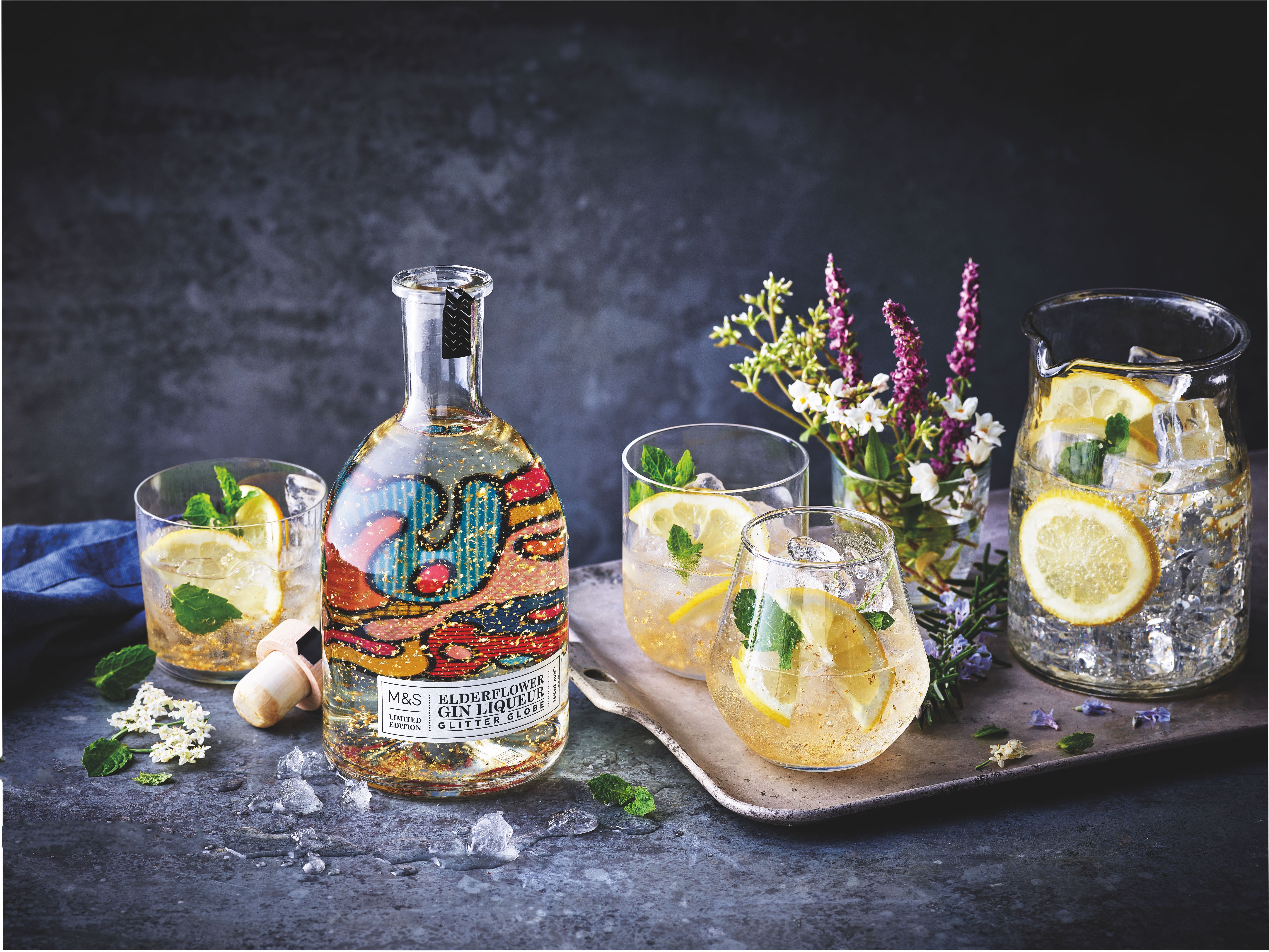 slaap Schurend Weven Marks & Spencer's Elderflower Gin Glitter Globe Is Now Available Online