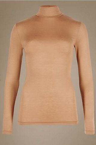 Clothing, Shoulder, Neck, Sleeve, Beige, Peach, Arm, Joint, Outerwear, Human body, 