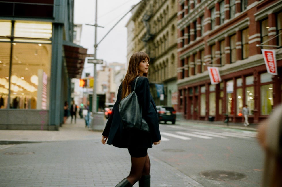 dakota johnson materyalistler