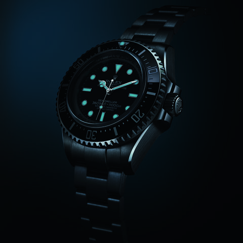 the chromalight display ofthe oyster perpetual deepseachallenge, visible once the watchis plunged into darkness