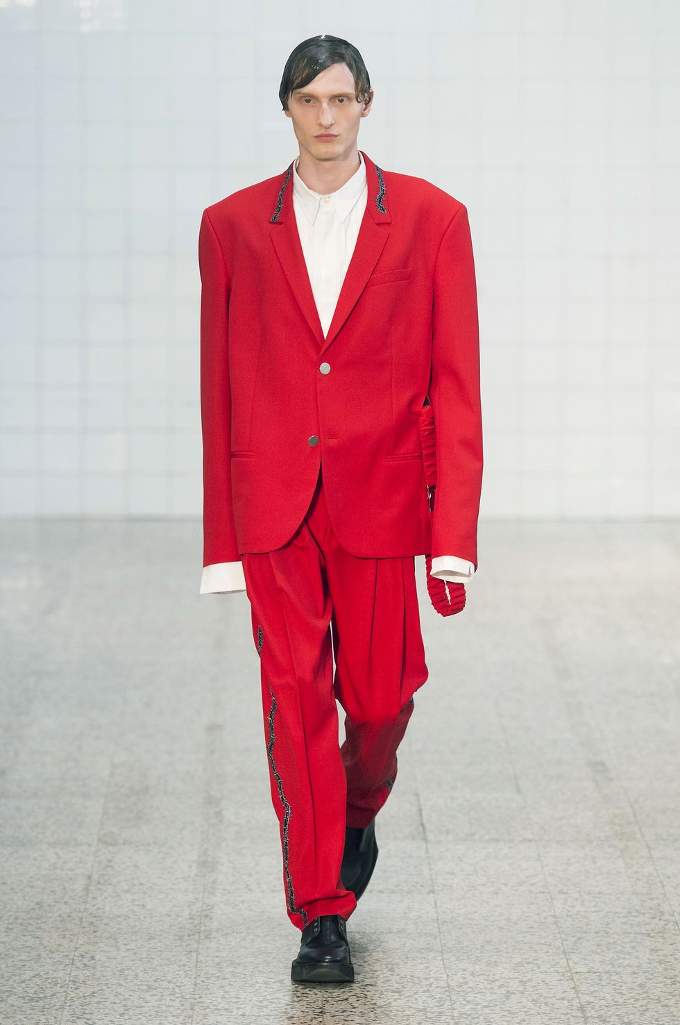 Runway, Suit, Fashion, Clothing, Red, Fashion show, Fashion model, Formal wear, Pantsuit, Outerwear, 