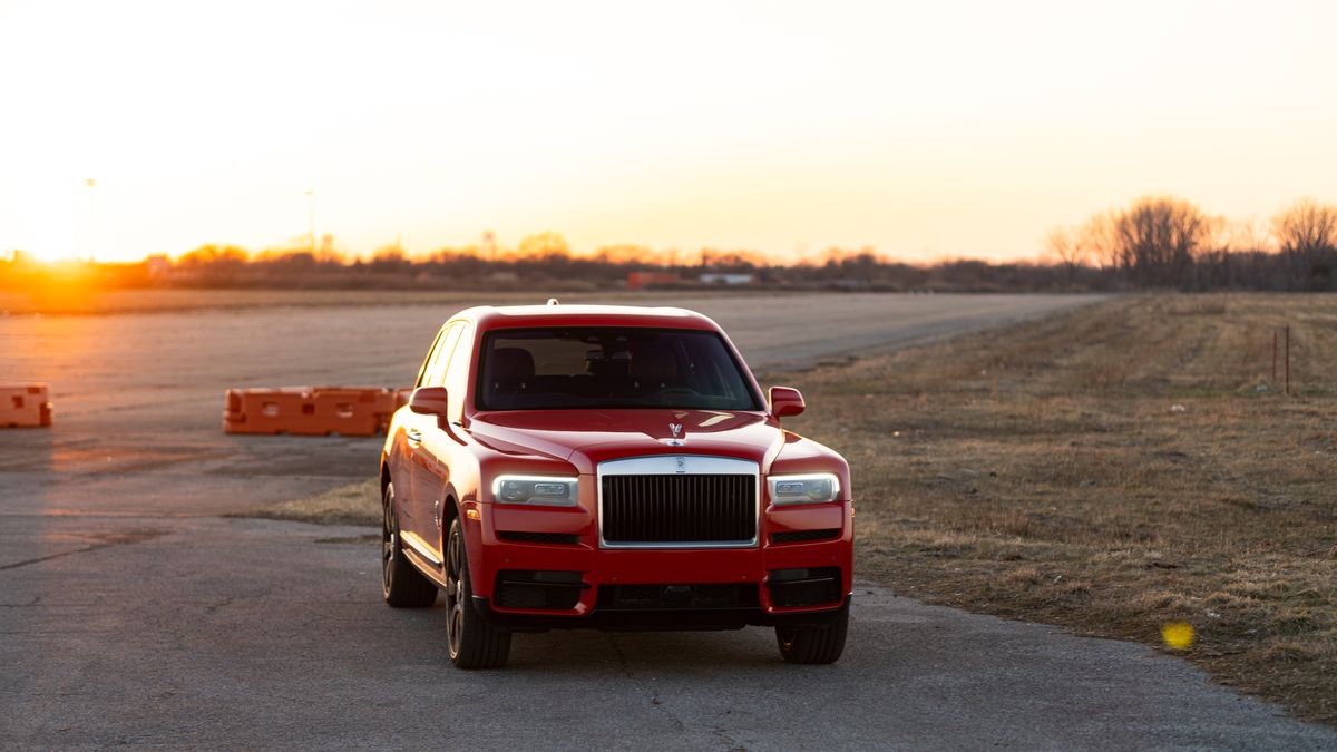 Rolls-Royce Cullinan Long Distance Road Test Review - AGLAIA