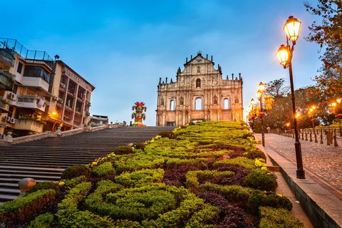 Na eeuwen onder Portugees bestuur bezit deze havenstad een unieke mix van Chinese en Portugese architectuur