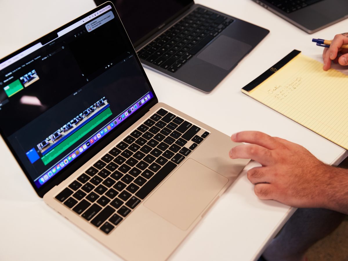 MacBook Pro 2021 vs. MacBook Air 2020: New M1 chips complicate