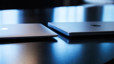 macbooks side by side showing thickness