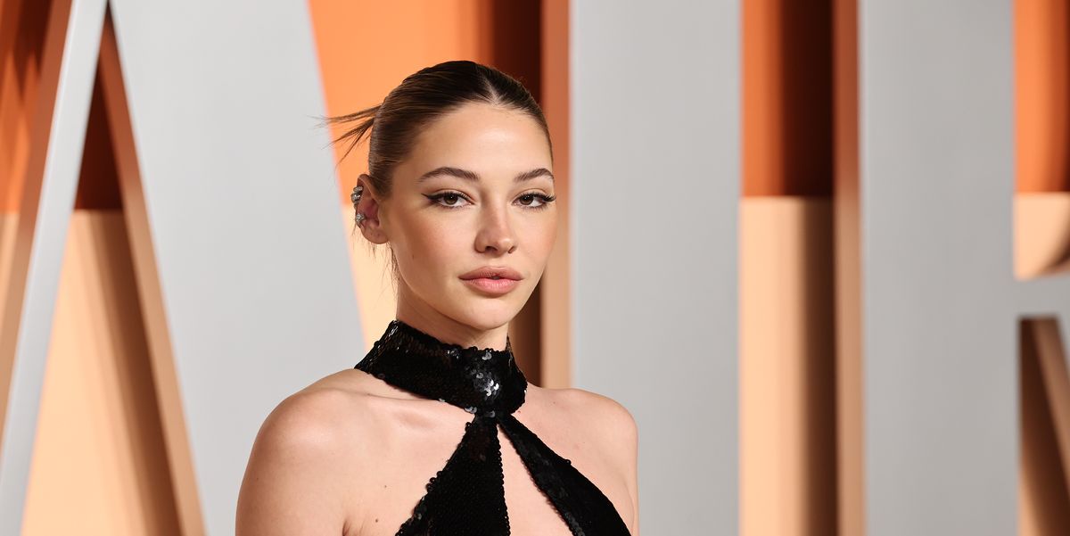 Madelyn Cline Looks Intimidatingly Cool at the 2025 Vanity Fair Oscars ...
