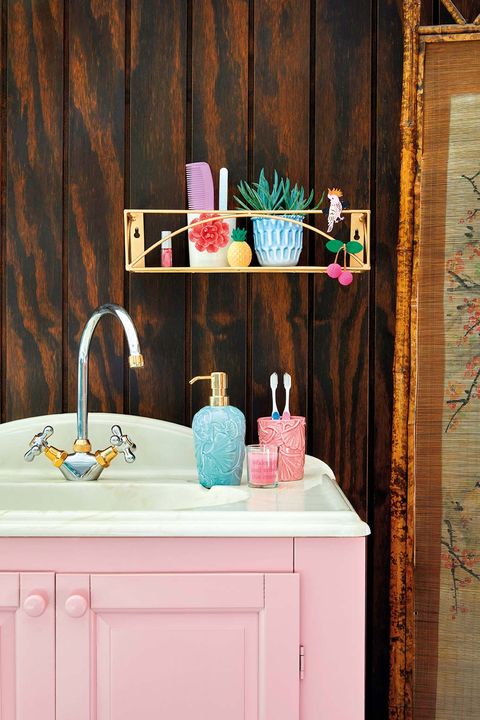 Baño: Mueble de lavabo rosa