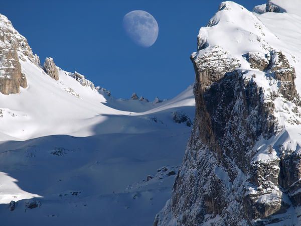 Mountainous landforms, Mountain, Glacial landform, Snow, Sky, Mountain range, Winter, Alps, Geological phenomenon, Massif, 
