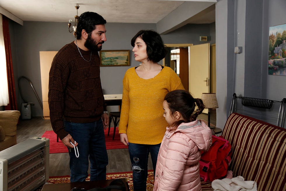 Madre Gonca Vuslateri, Berkay Ates y Beren Gökyildiz