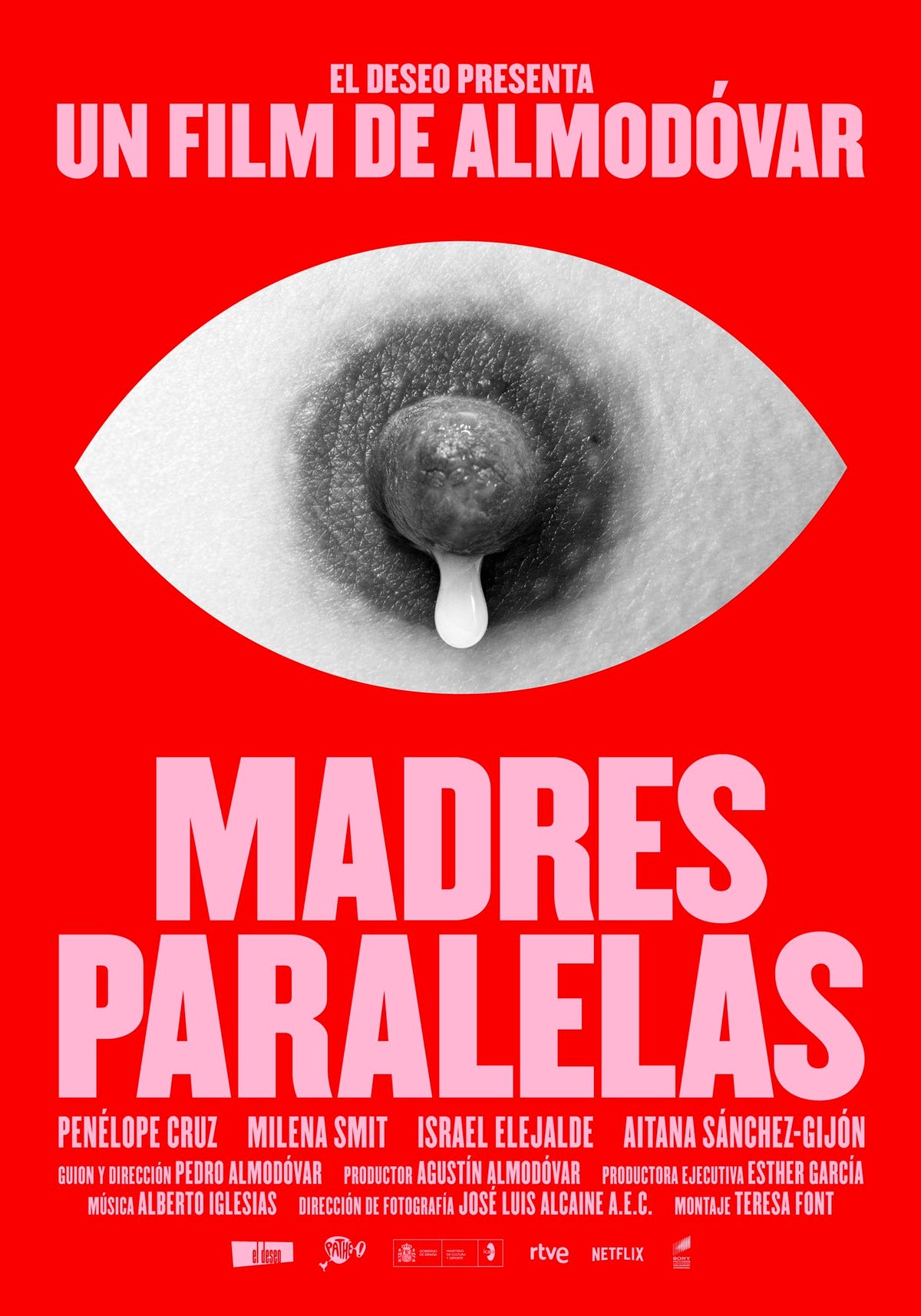 El pezón del póster de Madres paralelas, censurado en redes