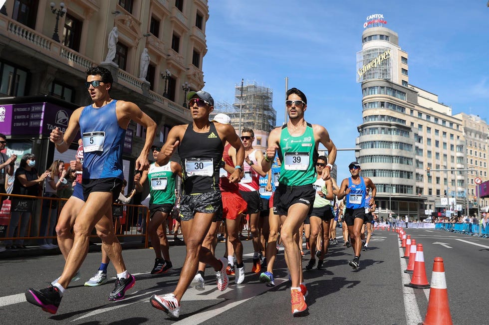 perseus karlstrom y alberto amezcua, en madrid marcha en la gran vía de madrid