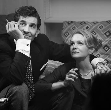 maestro l to r bradley cooper as leonard bernstein directorwriterproducer and carey mulligan as felicia montealegre in maestro cr jason mcdonaldnetflix © 2023