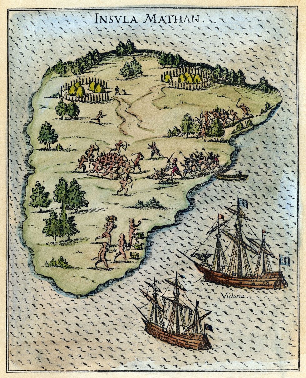 In maart 1521 bereikte de expeditie de Filipijnen De betrekkingen met de inheemse bevolking zoals afgebeeld op deze gravure veranderden al snel van vreedzaam fruit verhandelen in het leveren van veldslagen Magellan werd op 27 april op het eiland Mactan gedood