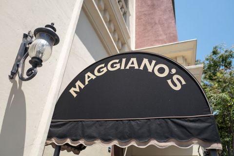 maggianos little italy restaurant