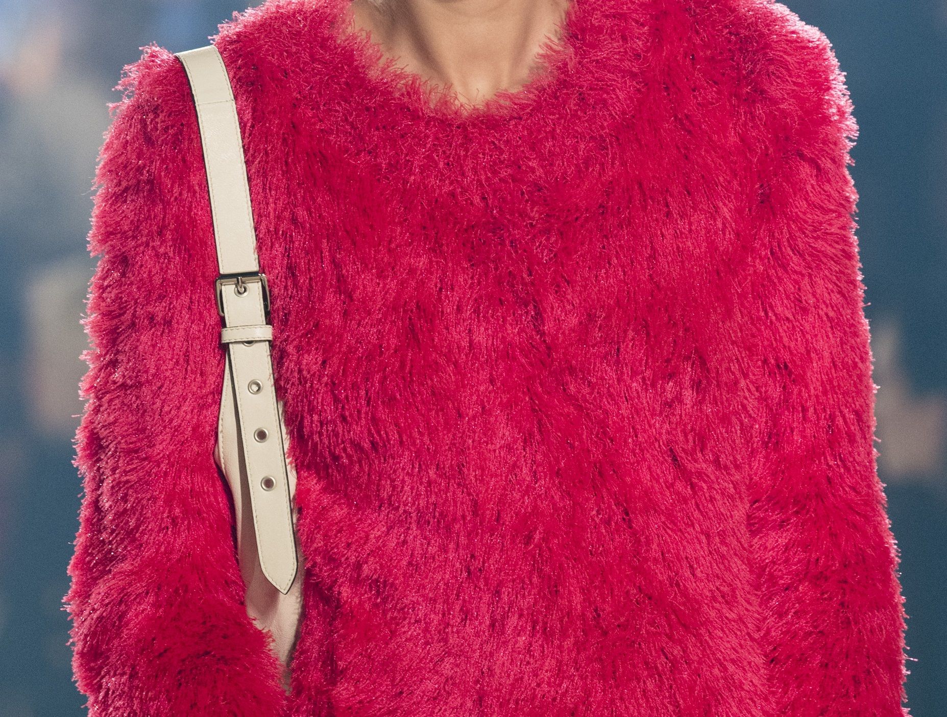 Moda Inverno 2023, 6 maglioni colorati da donna di tendenza ora