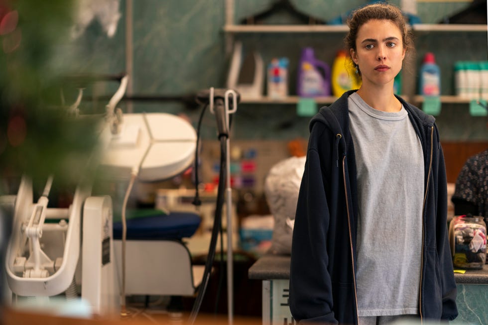 maid l to r margaret qualley as alex in episode 101 of maid cr ricardo hubbsnetflix © 2021