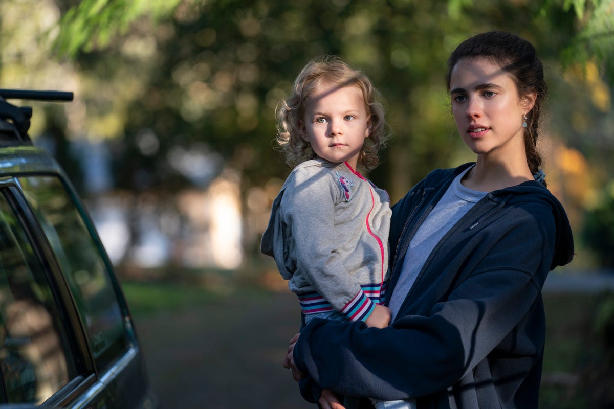 maid l to r rylea nevaeh whittet as maddy and margaret qualley as alex in episode 101 of maid cr ricardo hubbsnetflix © 2021