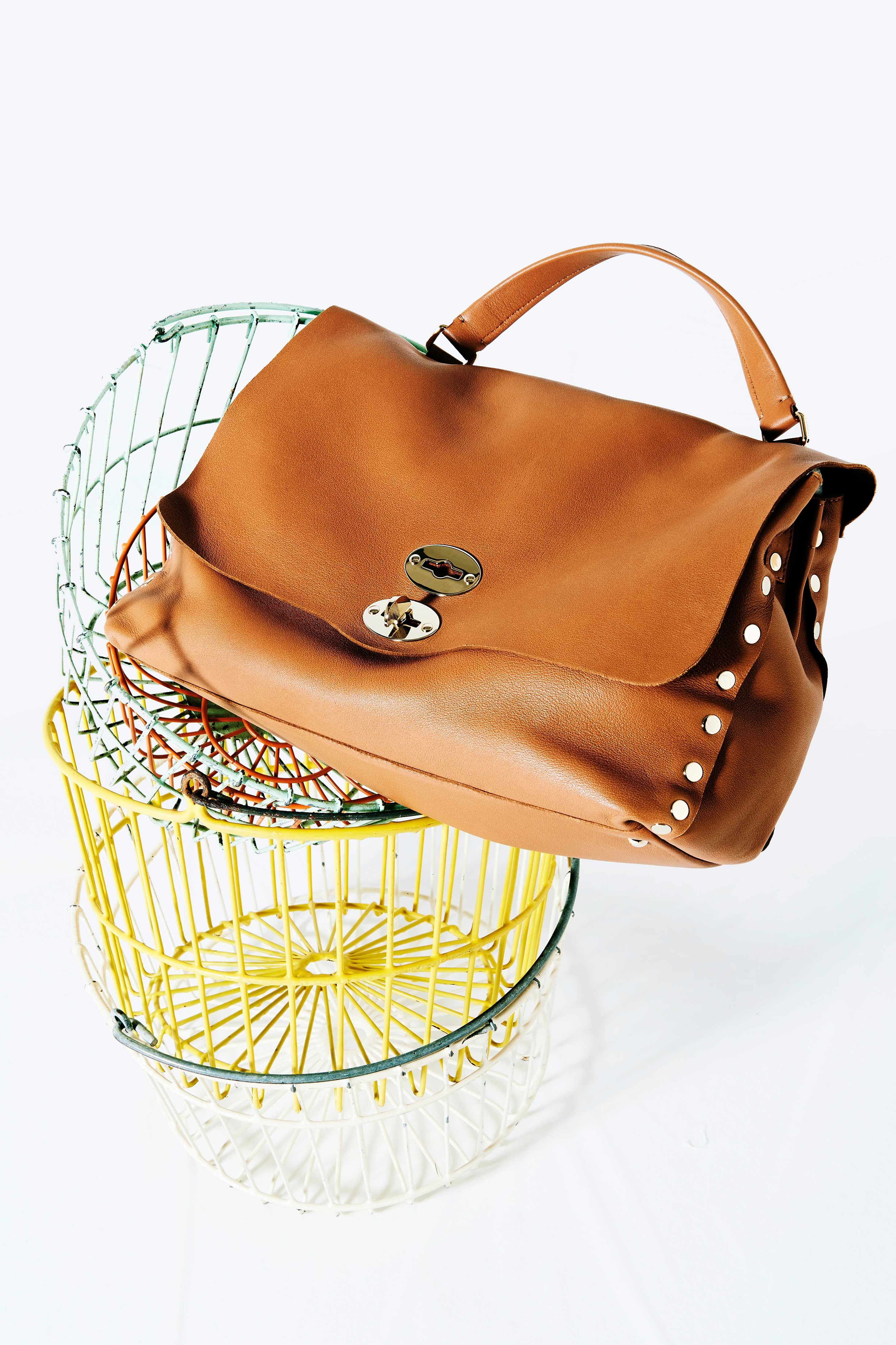 ザネラートが手がける上質なバッグ「ポスティーナ」の、10周年記念特別 