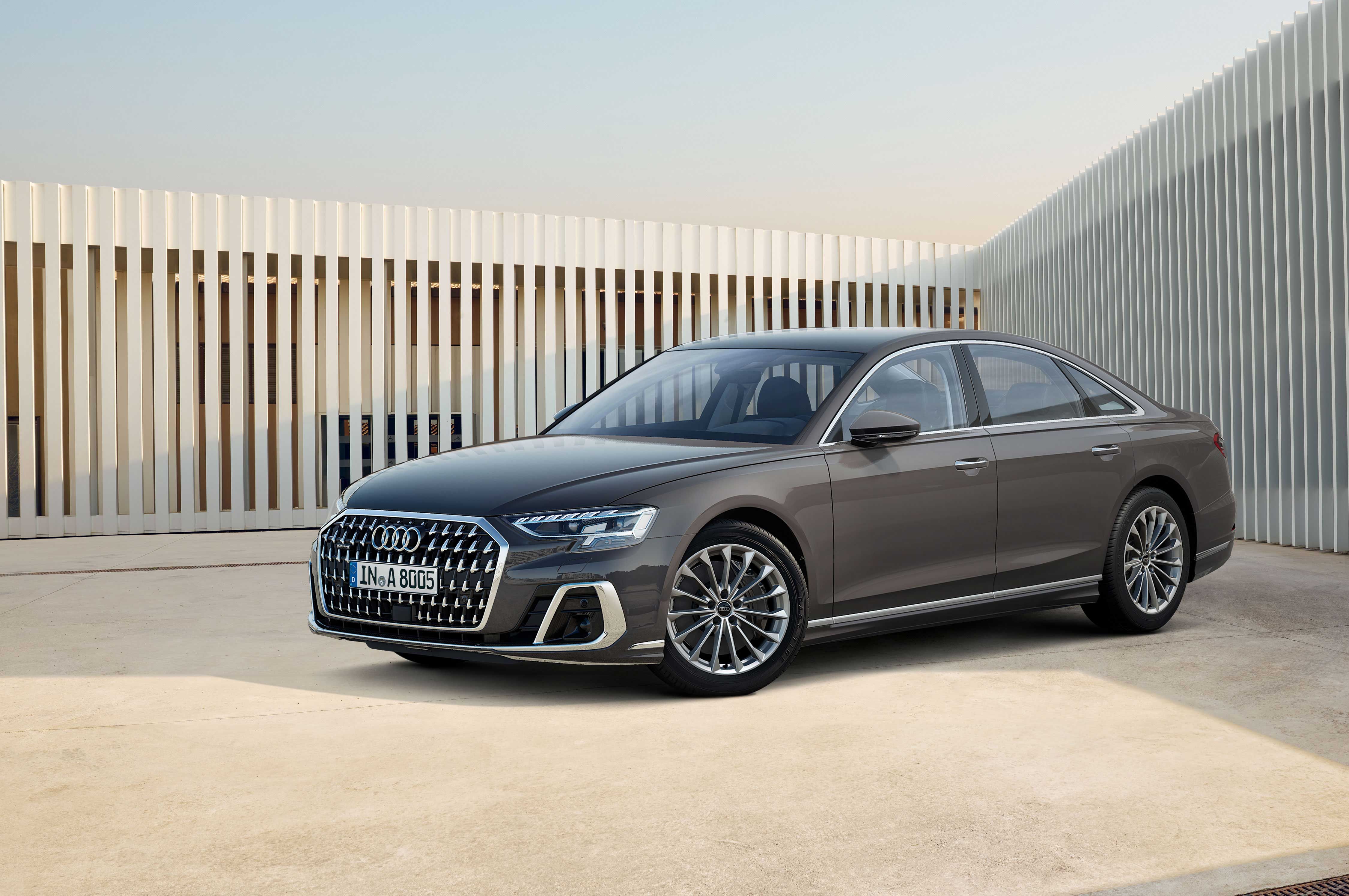 アウディ純正　カスタムブラックエディション　A7　A8 Audi A8 Black Styling 展示中⚡️ スタッフブログ｜Audi 姫路