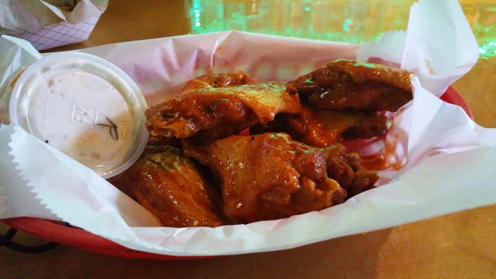 Dish, Food, Cuisine, Fried food, Ingredient, Meat, Buffalo wing, Tandoori chicken, Produce, Fried chicken, 