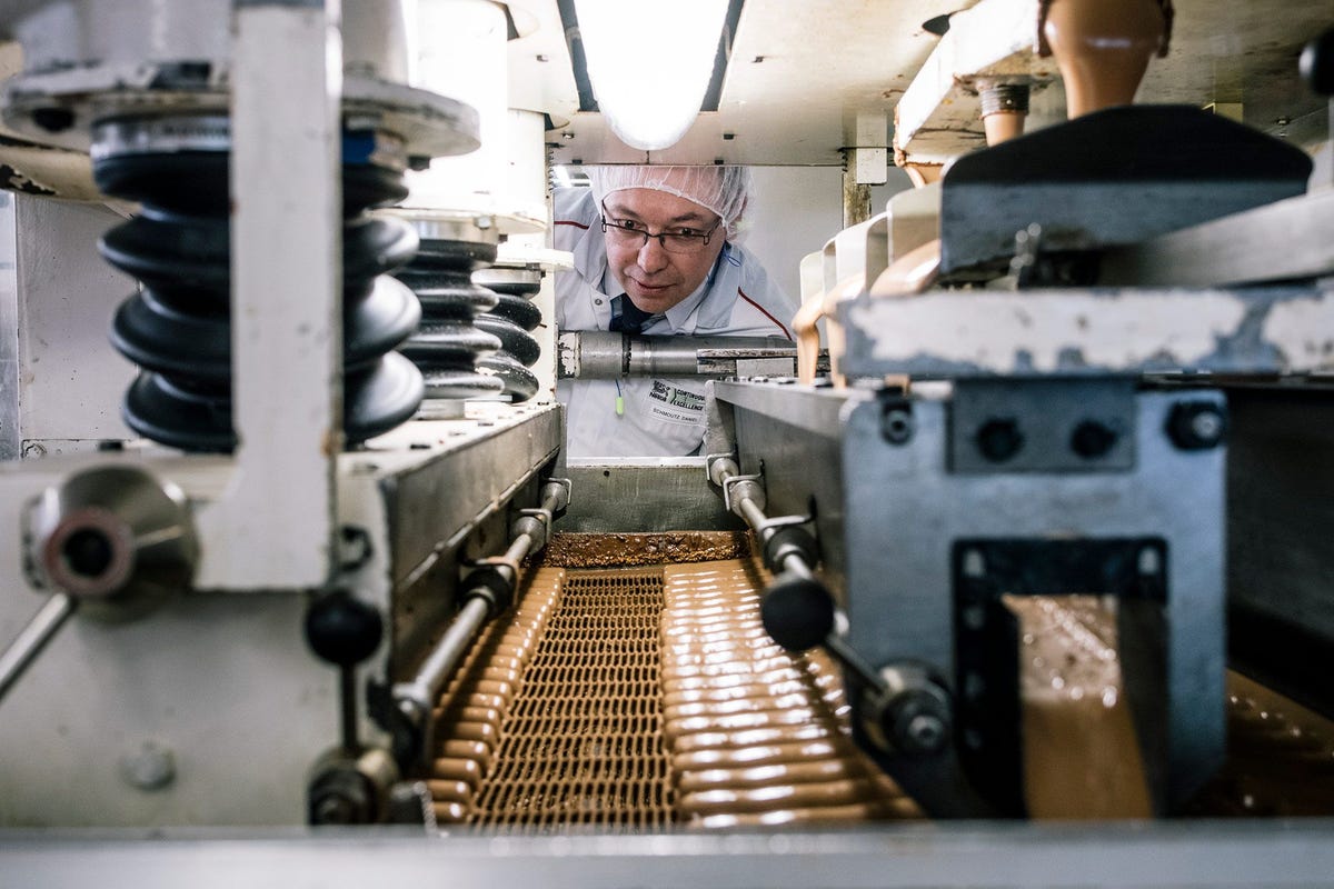 In het Zwitserse Broc kunnen bezoekers lekkernijen proeven en zien hoe chocolade wordt gemaakt