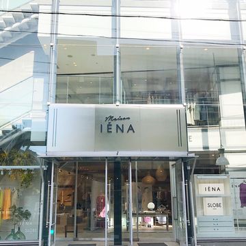 Glass, Commercial building, Facade, Retail, Mixed-use, Display window, Transparent material, Outlet store, Door, Daylighting, 