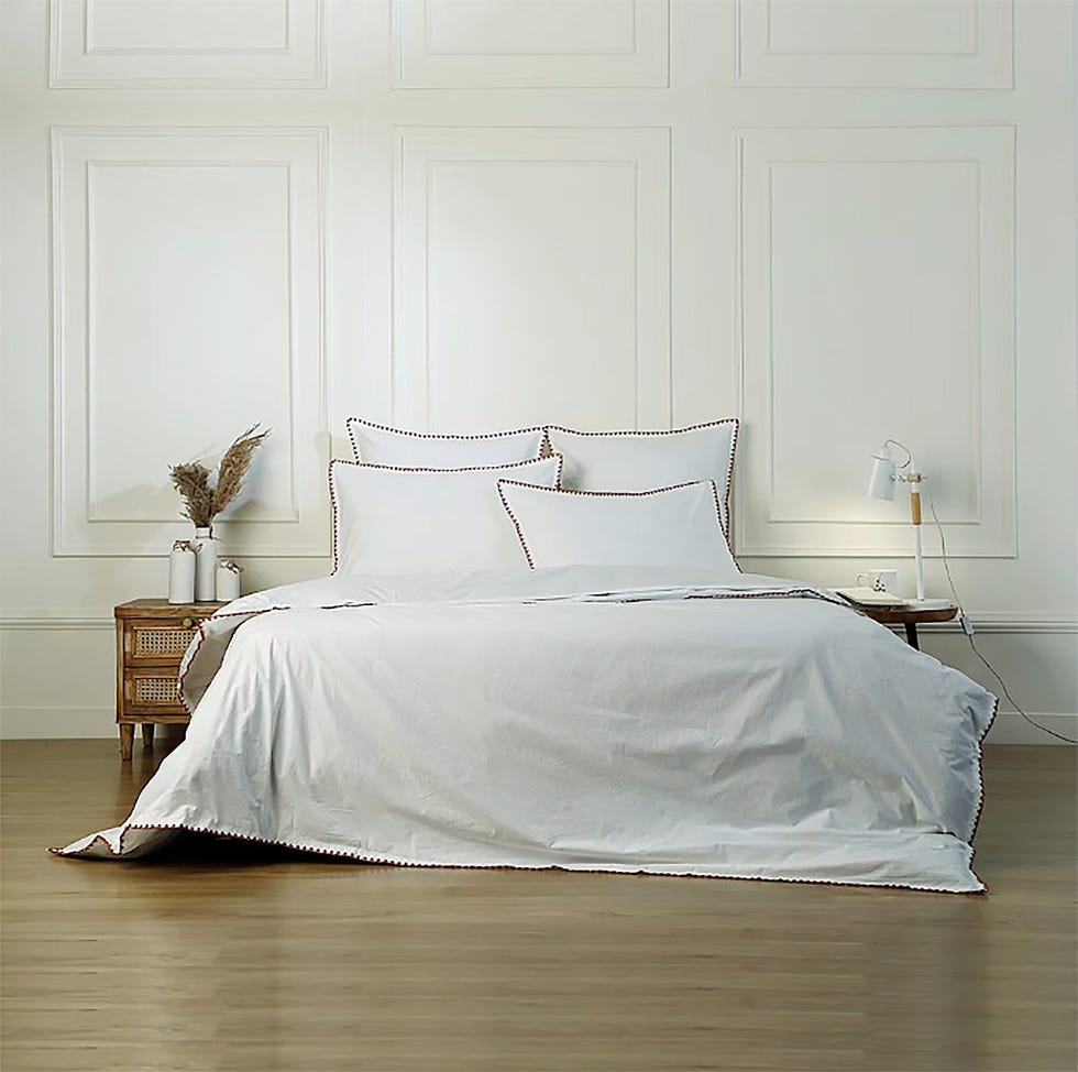 maisons du monde vende las sábanas blancas clásicas transpirables, duraderas y que no amarillean