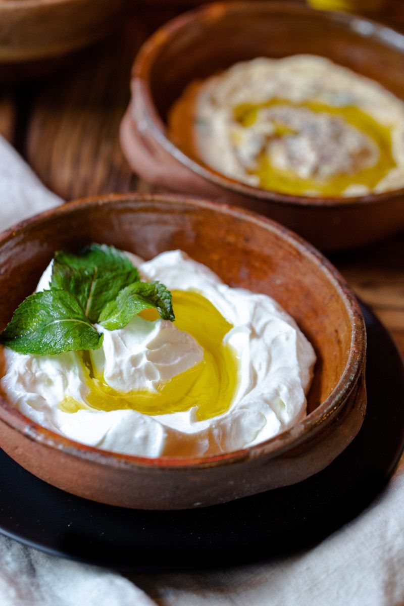 bowl de salsas con aceite de oliva de makan