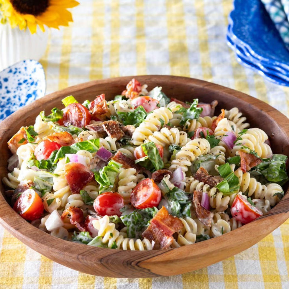 faire des idées de dîner de la fête des pères à venir blt salade de pâtes