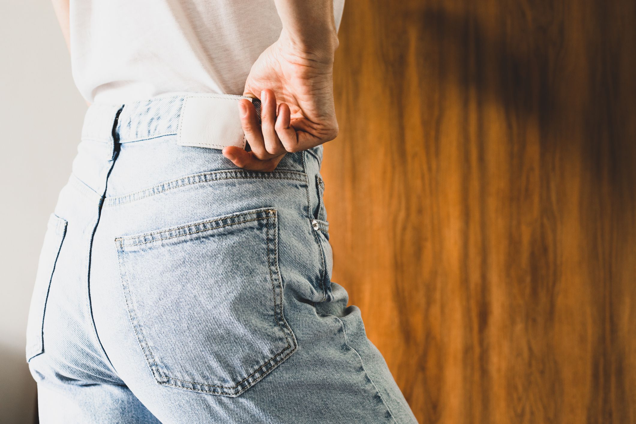 many cross pocket design denim jeans