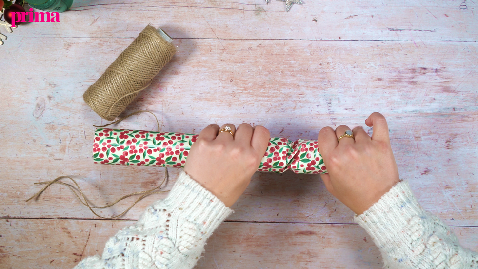 make your own christmas crackers