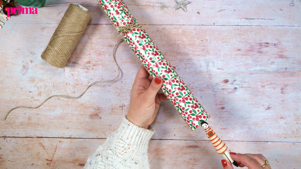 make your own christmas crackers