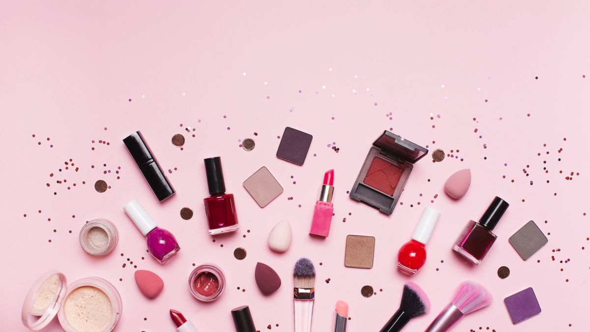 When to Throw Away Expired Makeup and Beauty Products - When to Toss Old  Makeup