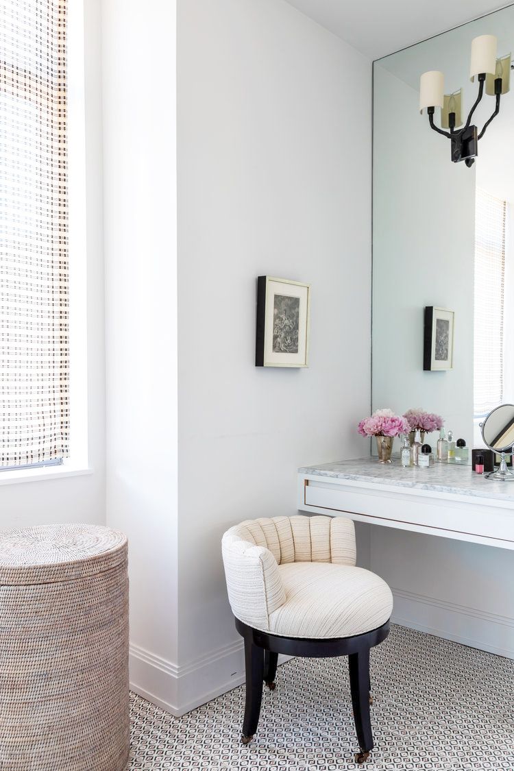 floating makeup vanity with thin drawer and mirrored wall