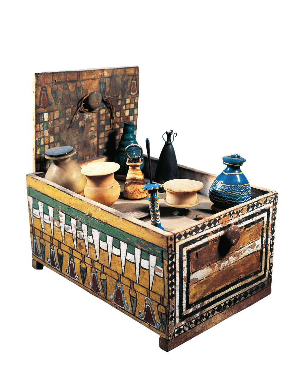 Dit goed bewaarde beschilderde kistje bevatte potjes cosmetica parfums en zalven die eigendom waren van Merit echtgenote van de architect Kha