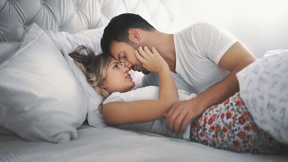 My Friend Hot Friend Sleep Sex - Should You Have Sex With a Friend? An Expert Weighs in.