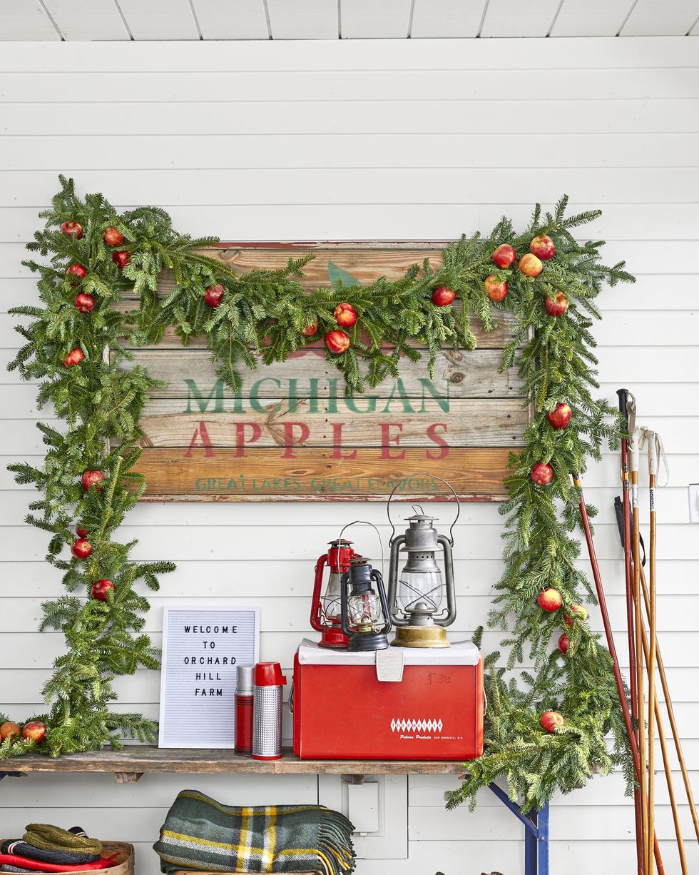 Christmas Decorating In a Michigan Farmhouse