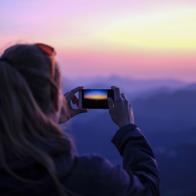 Making smartphone photos on mountain