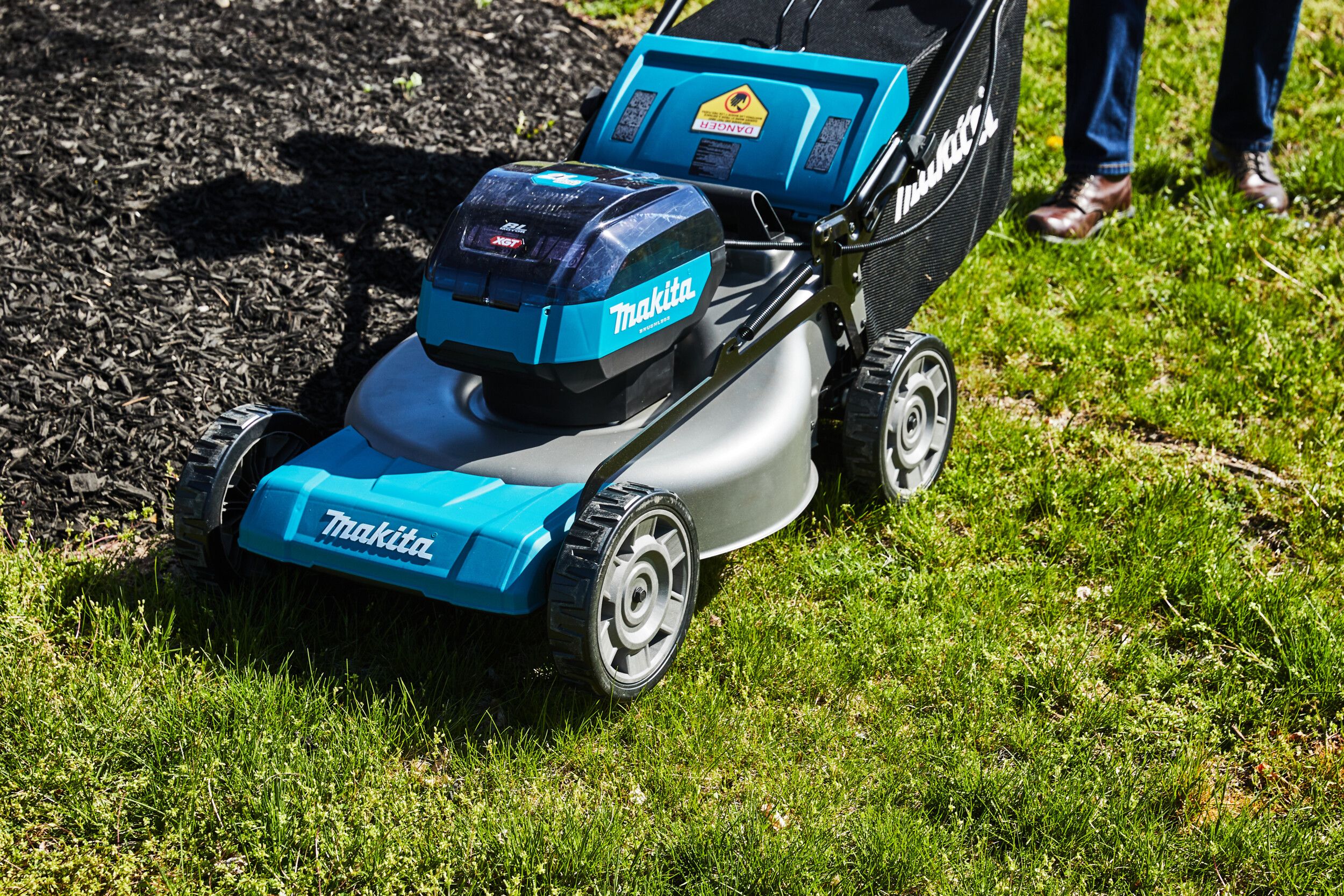 Image of Self-propelled electric garden edger with variable speed control