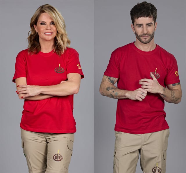 makoke y pelayo diaz con las camisetas rojas oficiales de supervivientes